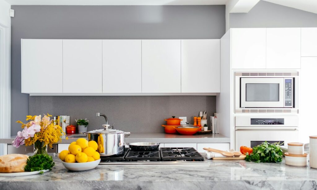 Cozinha moderna com eletrodomésticos
